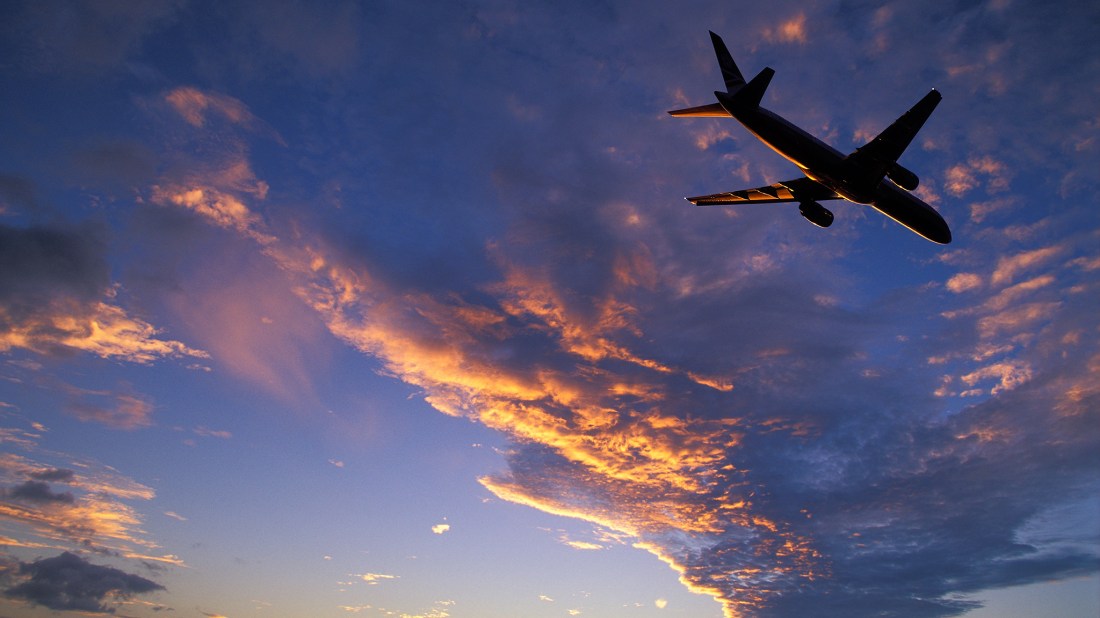 54ff1d016450ad091fda744a_plane-flying-sunset-1152